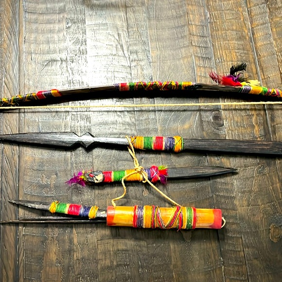 Vintage Venezuelan Yanomami Indian Bow & Arrow, Knife, Spear and Quiver - Picture 2 of 10